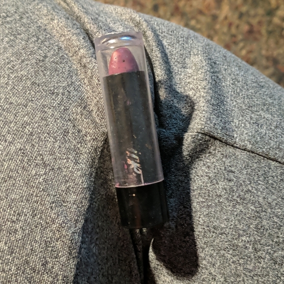 Lipstick - Picture 8 of 9